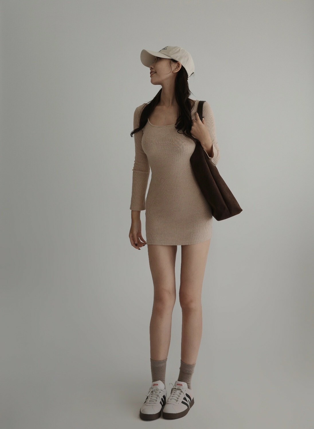 親膚坑條方領短洋裝