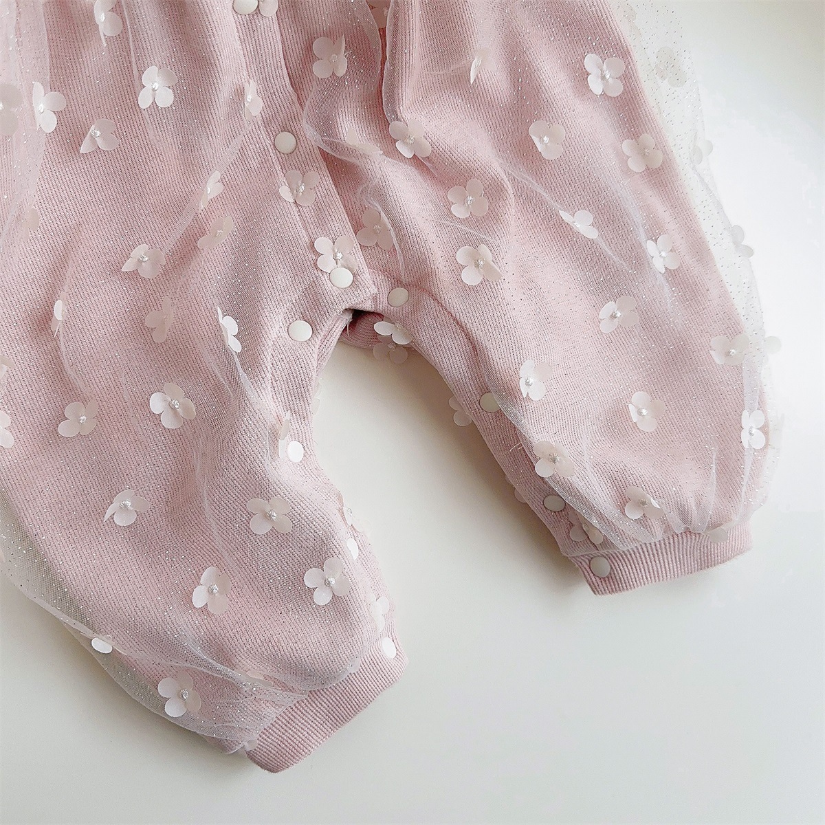 春款立體蕾絲花朵包屁衣開襠