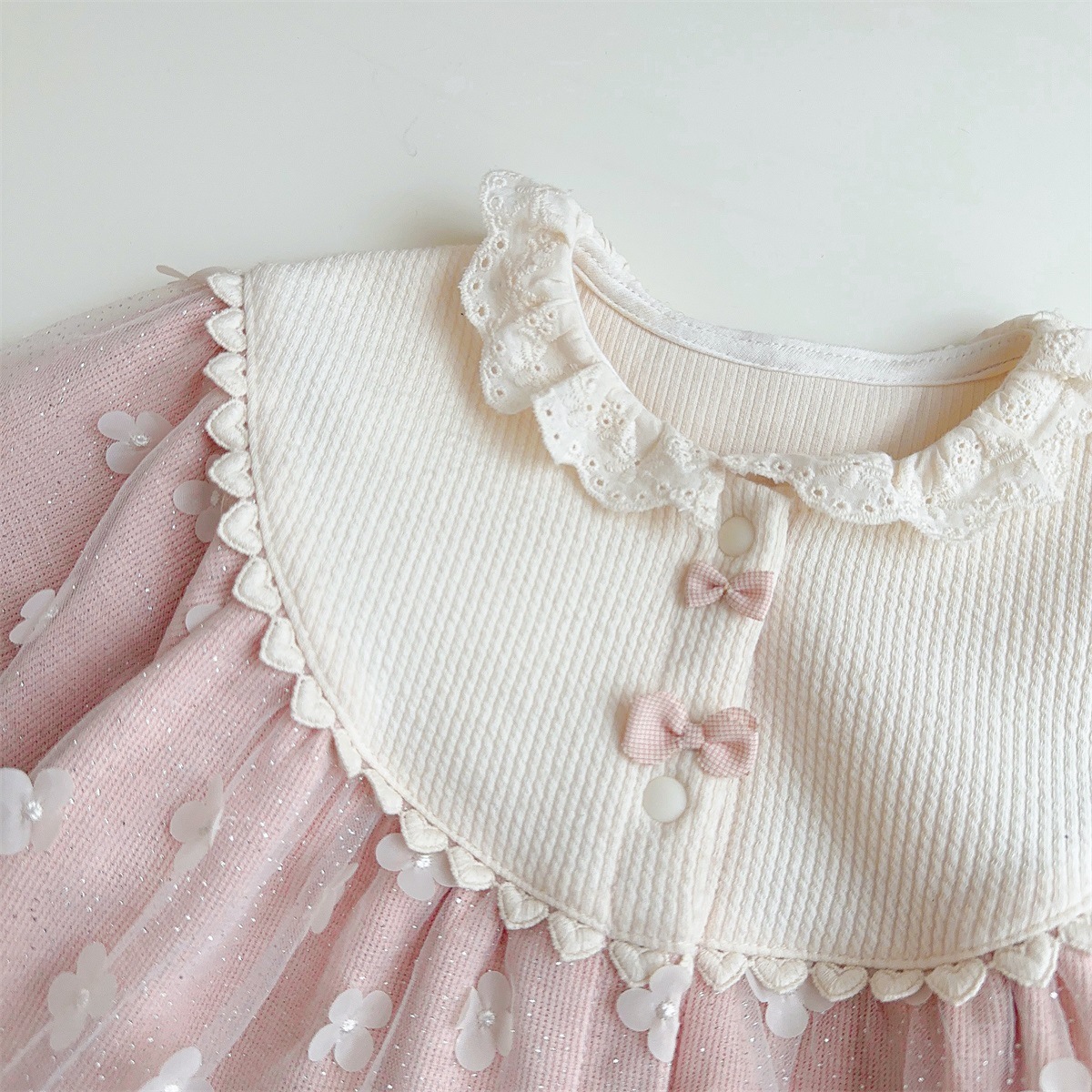 春款立體蕾絲花朵包屁衣花邊領