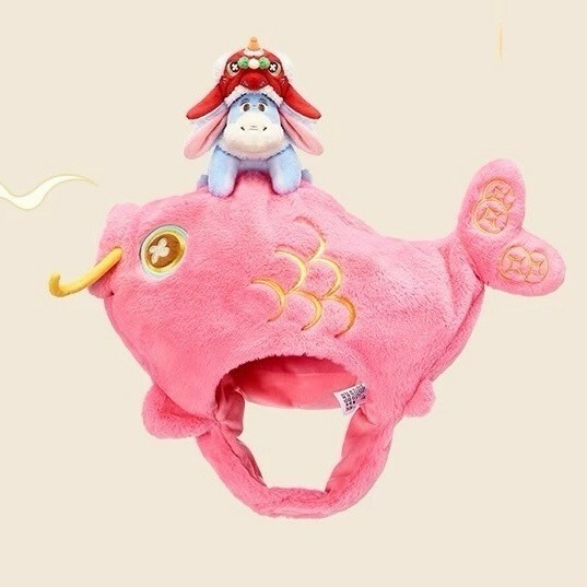 (限時特價) 2025 新春限定 小熊維尼 Winnie the Pooh 好友們 屹耳 Eeyore 絨毛 錦鯉 鯉魚 造型 頭套 保暖 帽子 -上海迪士尼樂園