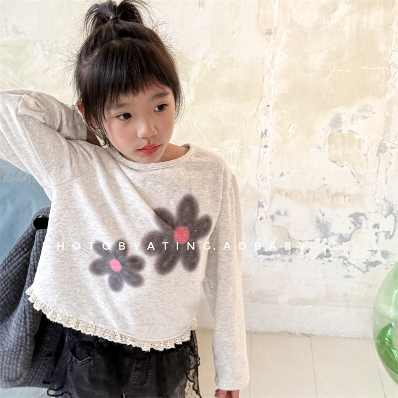 花朵花邊拼接上衣