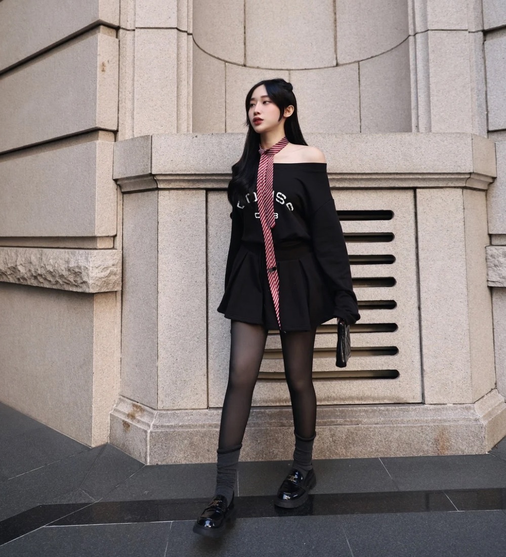 【DOMISS自訂】學院風領帶-印字衛衣+褲裙兩件套 洋裝(現貨)