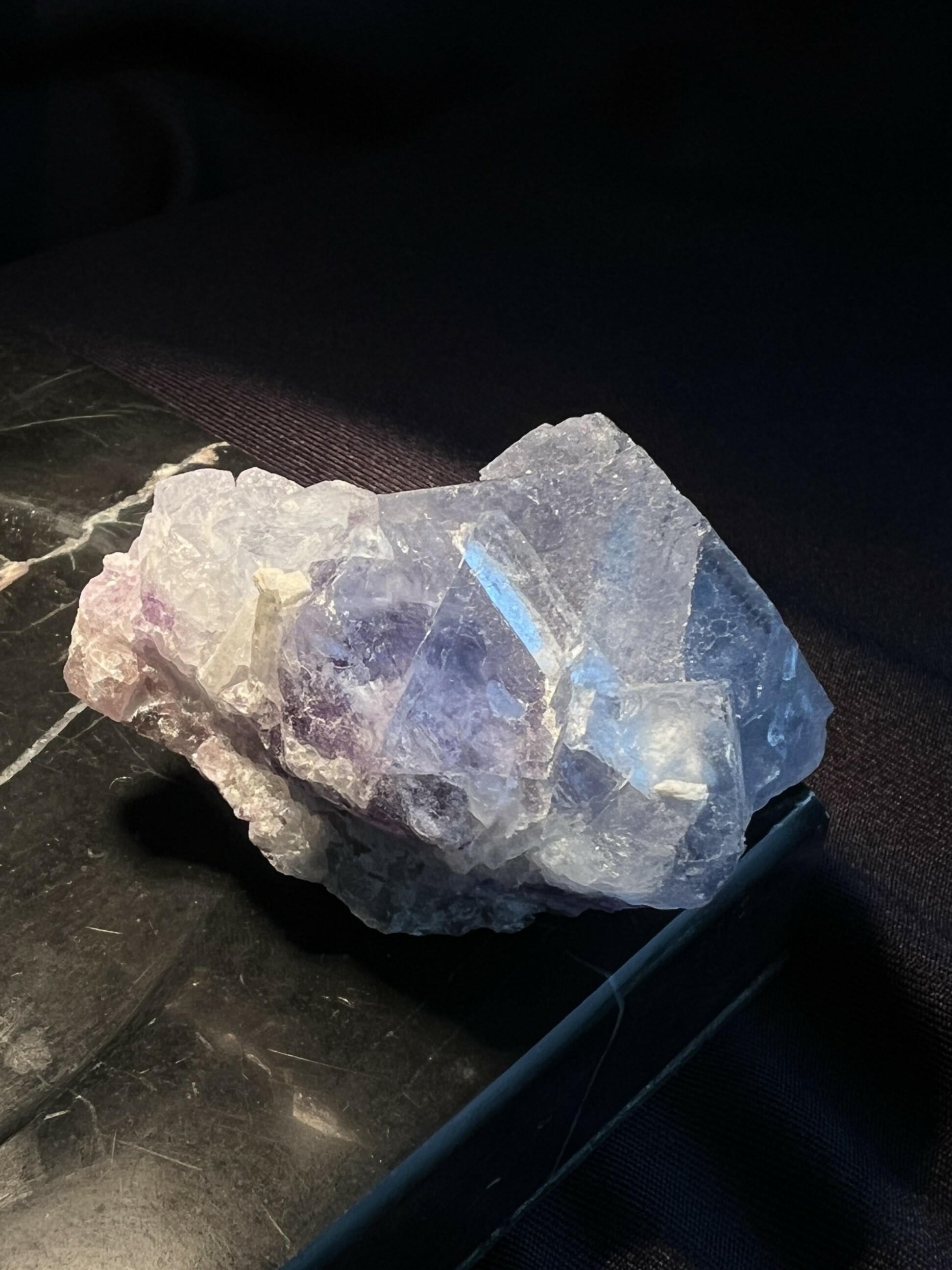 瑤港仙藍紫瑩石共生礦 Fluorite