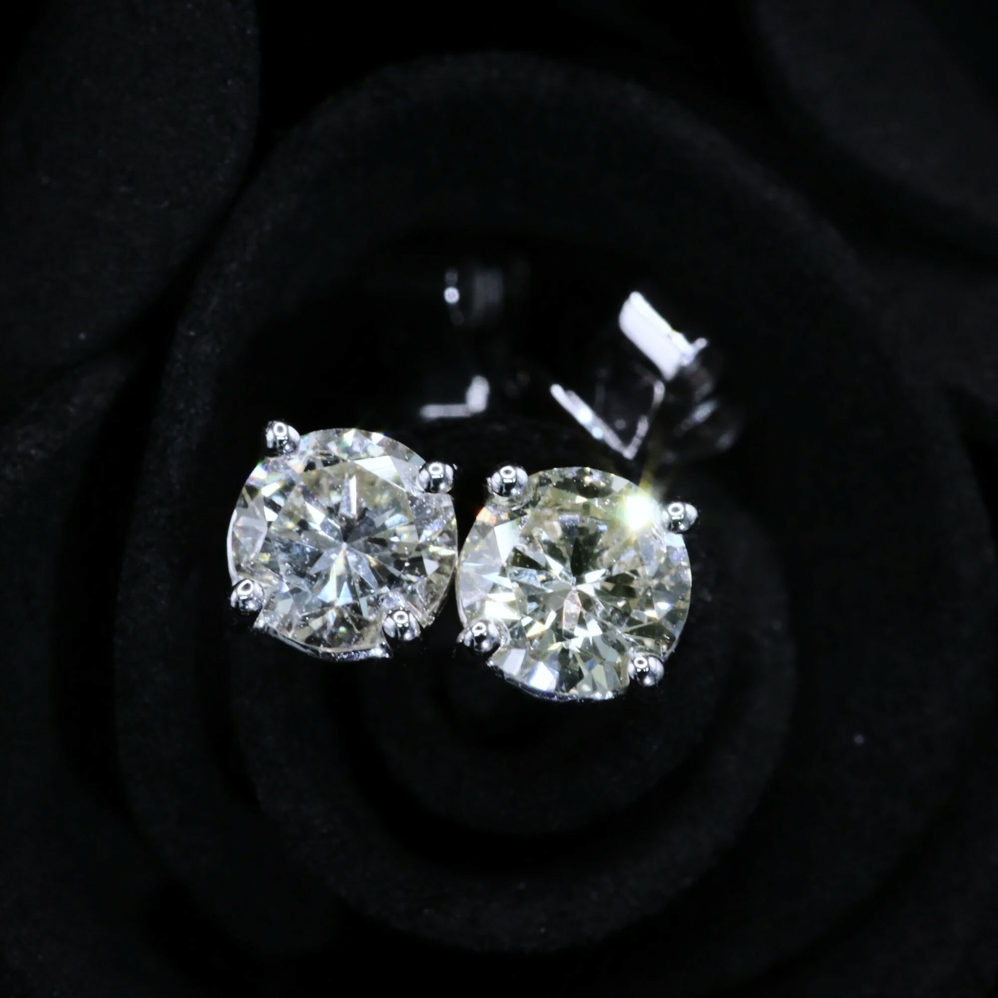 全新18K白金【主石76份鑽石】4爪耳環