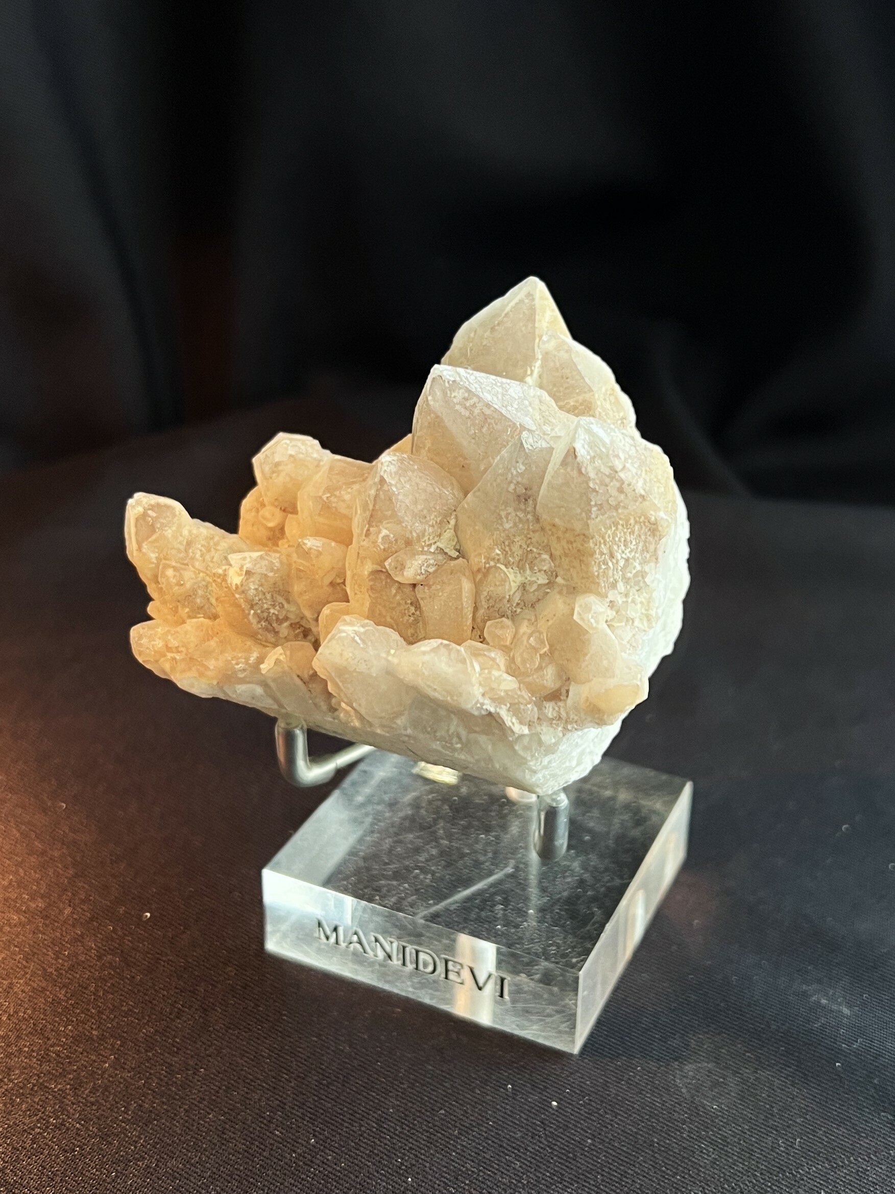 白水晶簇 Quartz