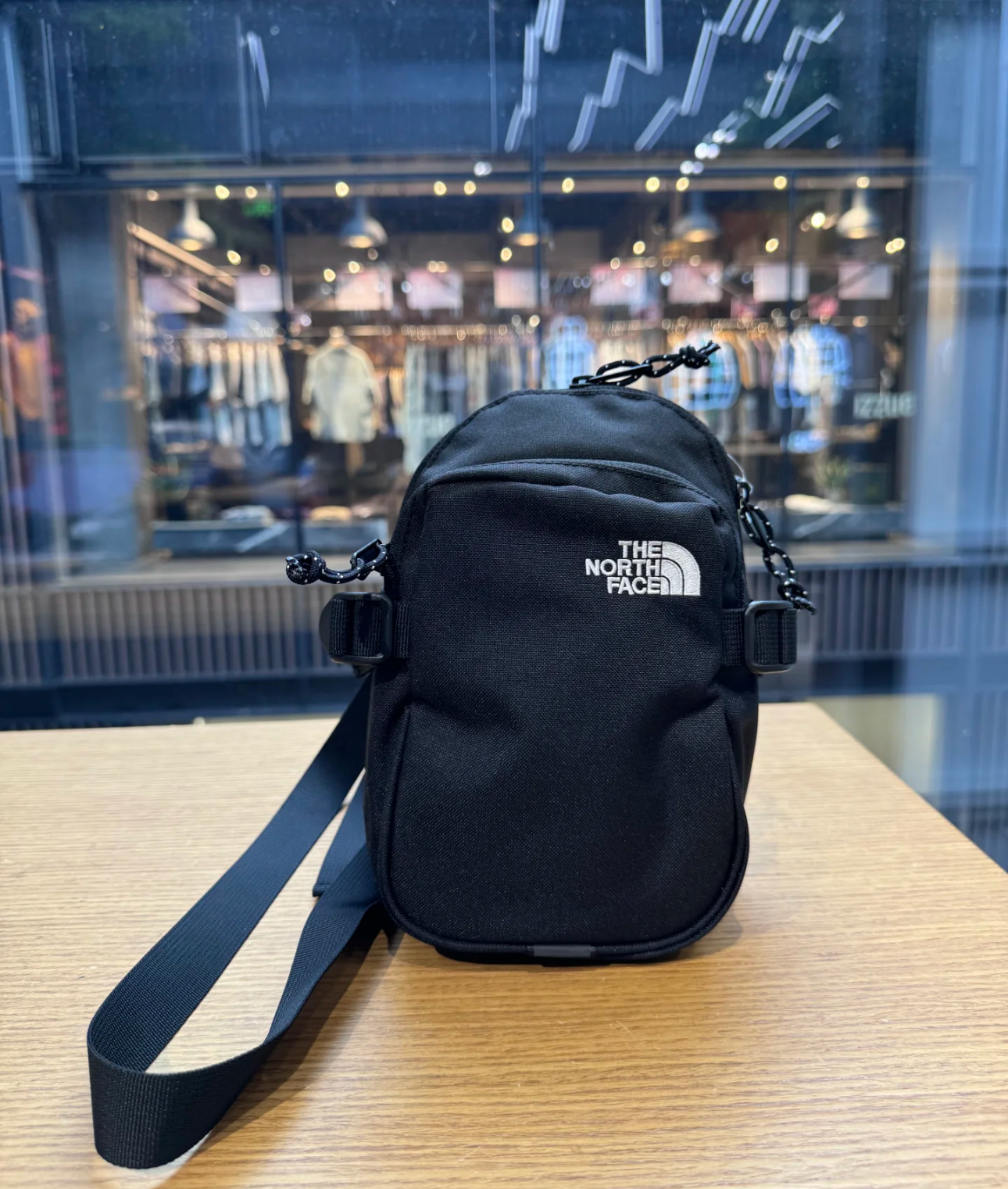 【預購】J0116907 THE NORTH FACE 單肩包 黑色