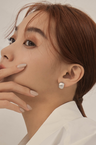 [ 2色 ]霧面金屬弧形。夾式耳環