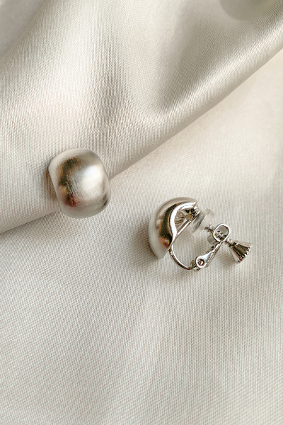 [ 2色 ]霧面金屬弧形。夾式耳環