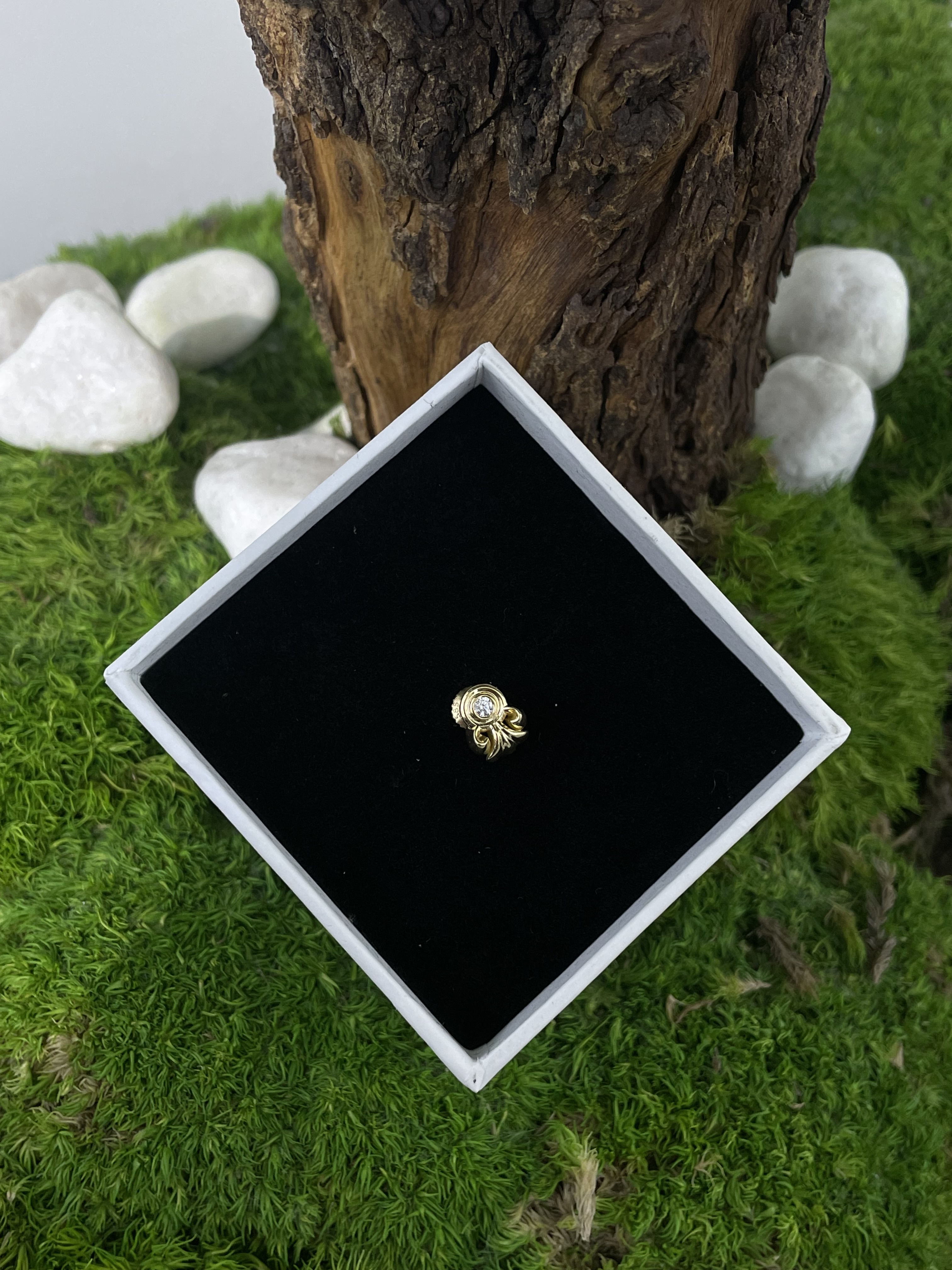 Chrome Earring 18K YG w/diamond