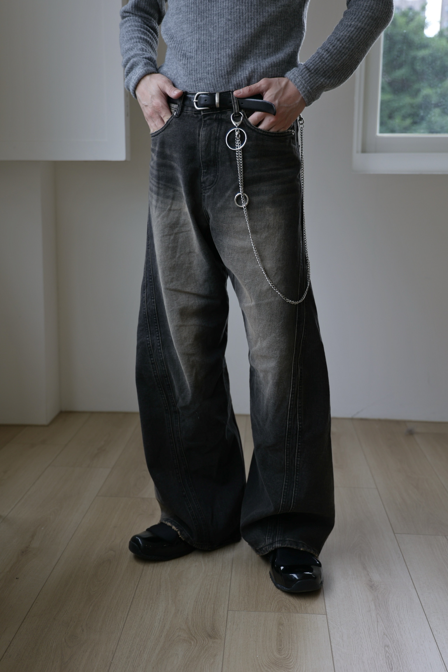 流線拼接闊腿喇叭牛仔褲