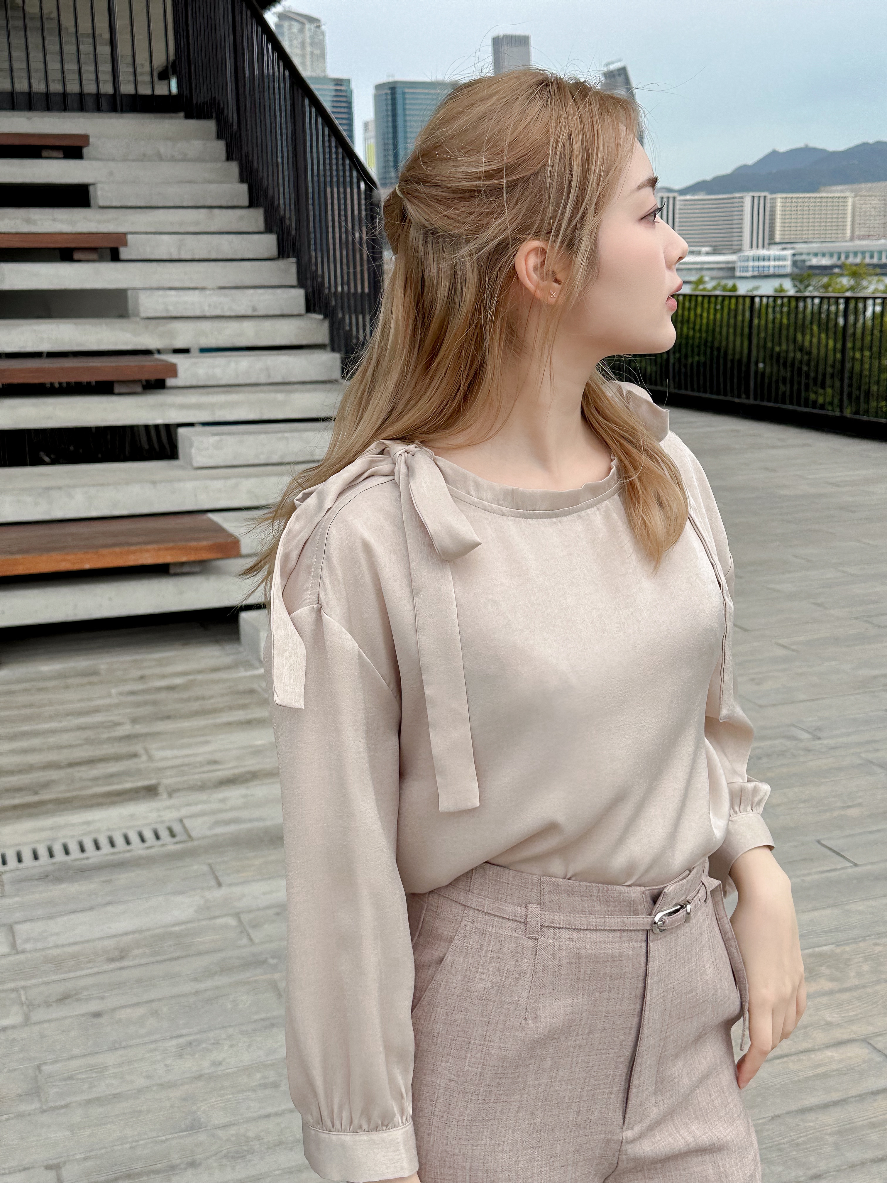 亮晶晶～領口綁帶上衣 - BL51373