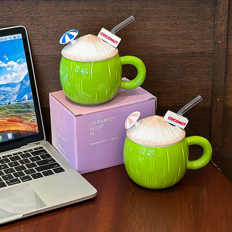 Hawaiian Coconut-Shaped Mug with Lid and Straw 430ML