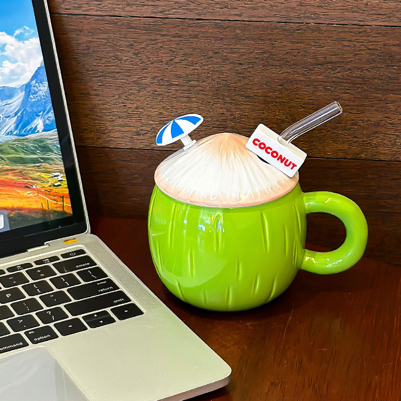 Hawaiian Coconut-Shaped Mug with Lid and Straw 430ML