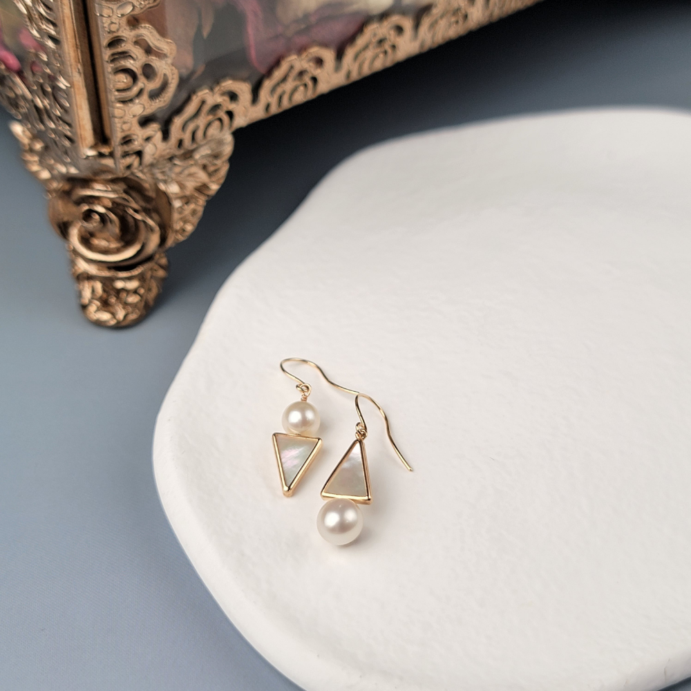 【me.luxe】K10三角映月珍珠耳環