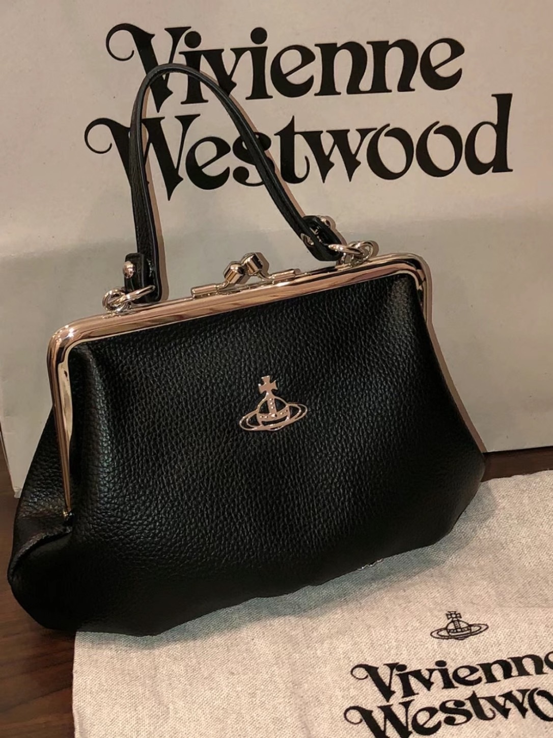 VIVIENNE WESTWOOD 西太后 黑色 餃子包（52020003L001NN402）