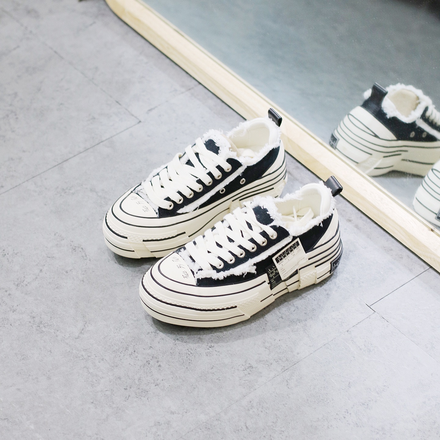 xVESSEL 雙鞋標Double Rise雙側標腰 鬆糕鞋 黑白色