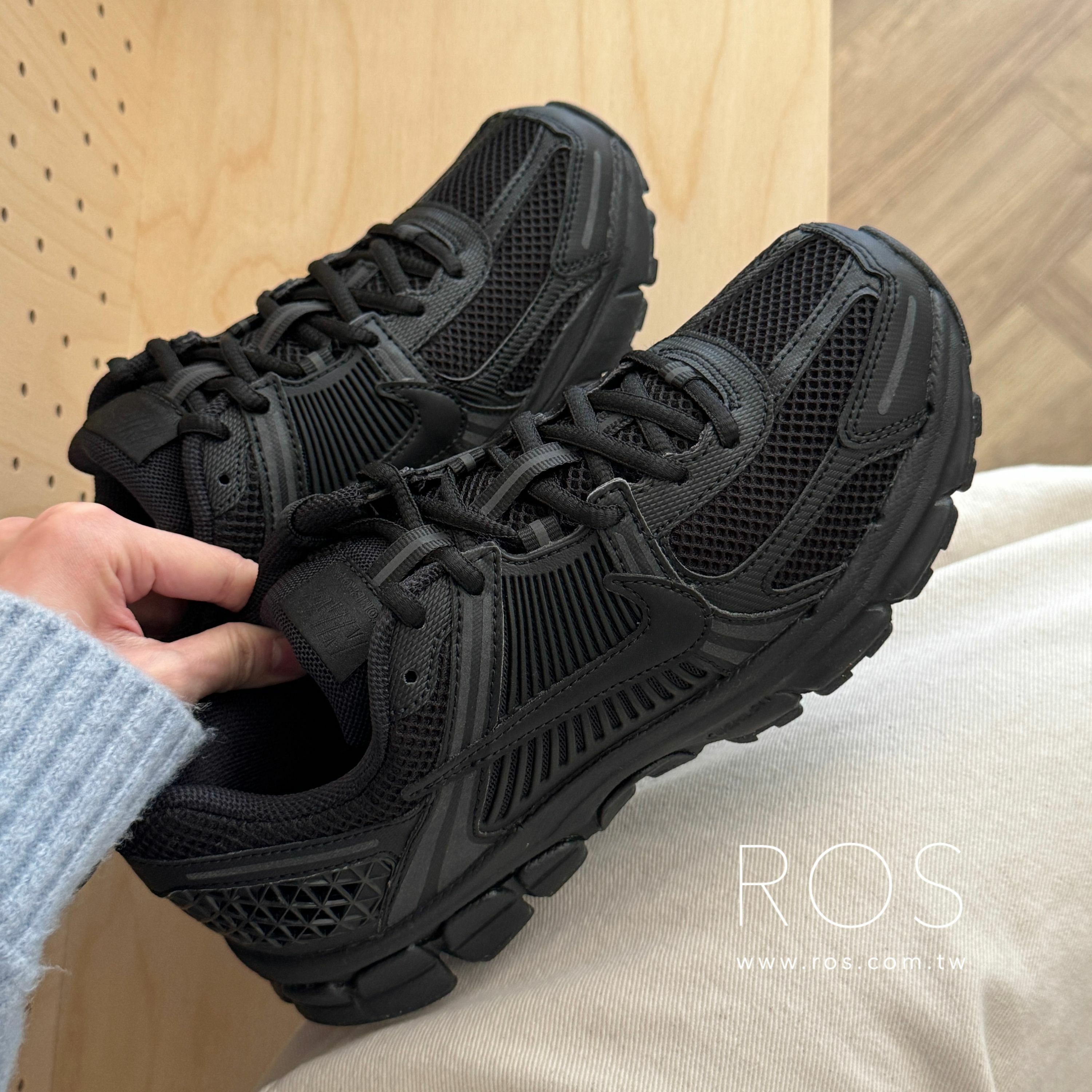 Nike Zoom Vomero 全黑 (大童款)