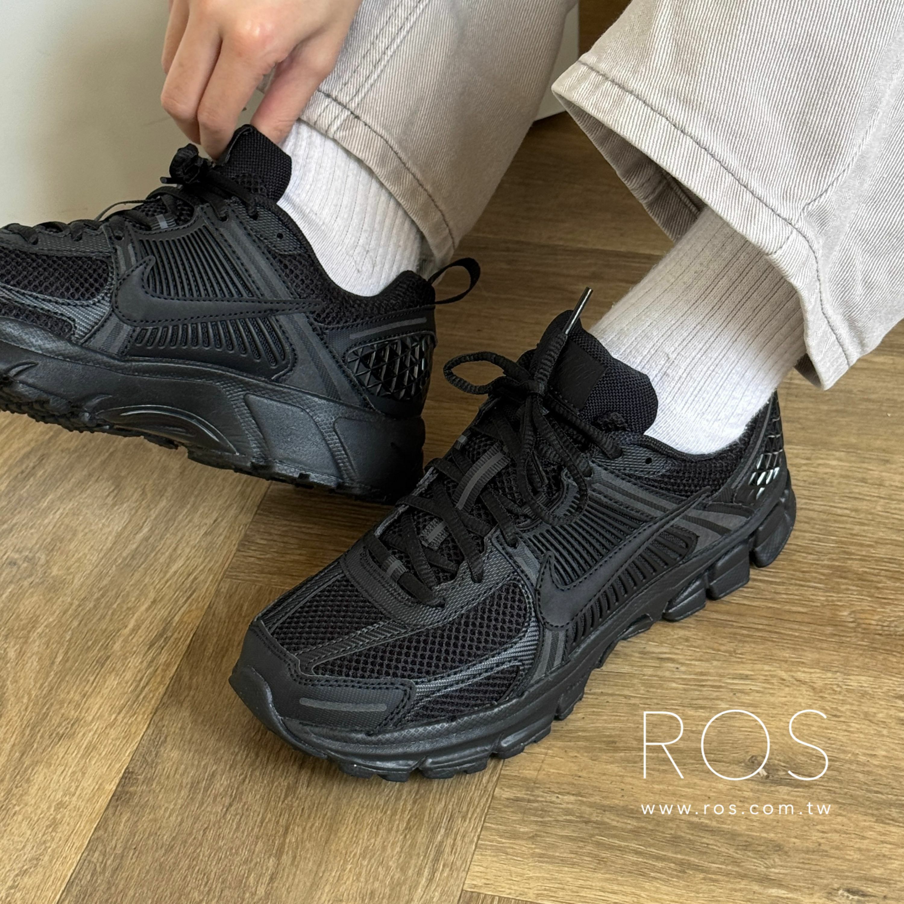 Nike Zoom Vomero 全黑 (大童款)