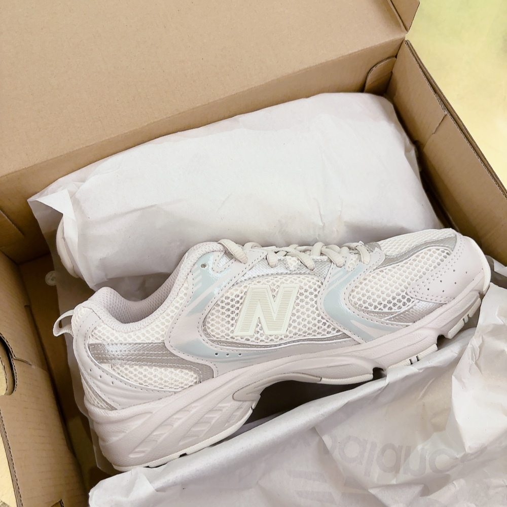 New Balance MR530 奶油杏色老爹鞋