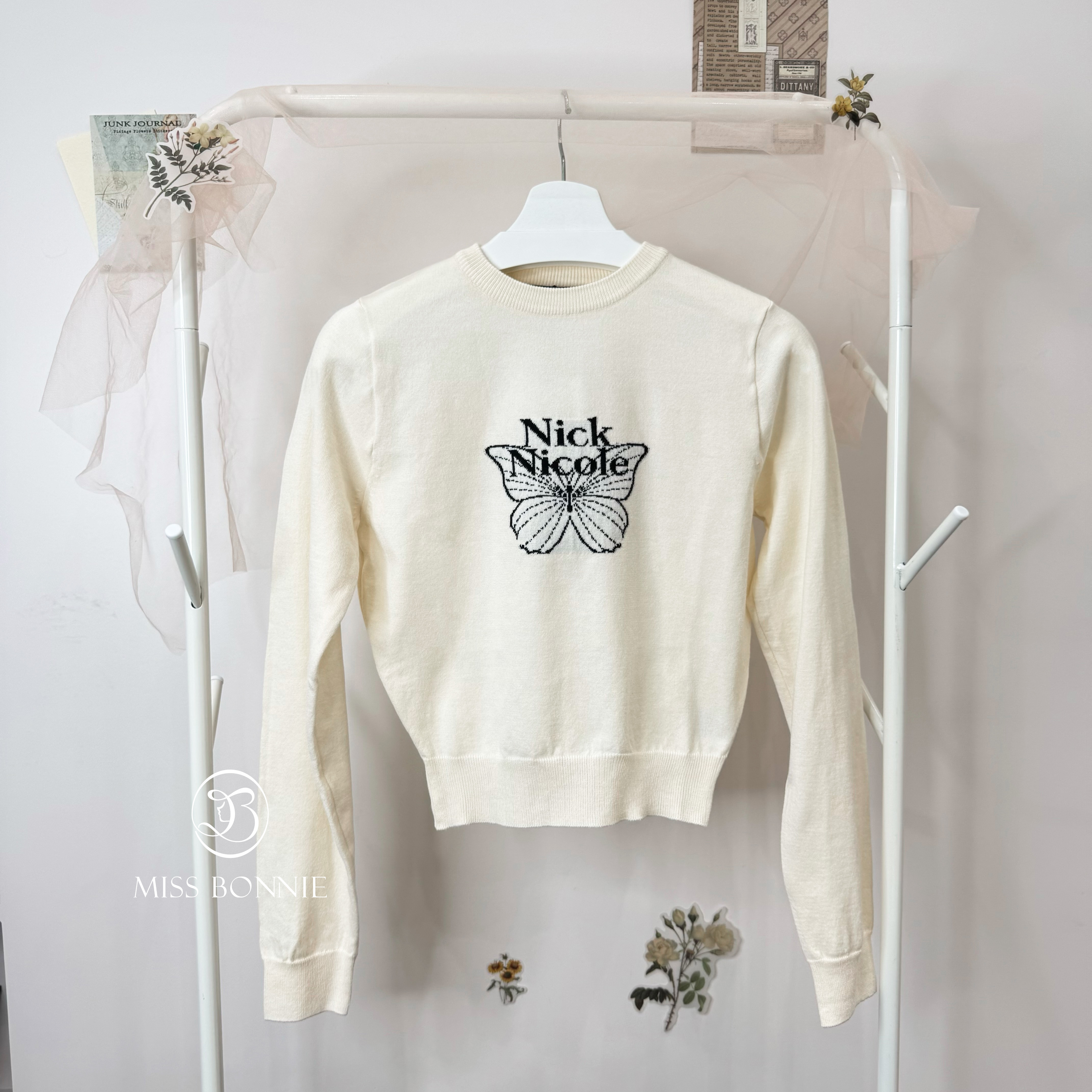 Nick Nicole蝴蝶logo短版針織上衣(共8色)