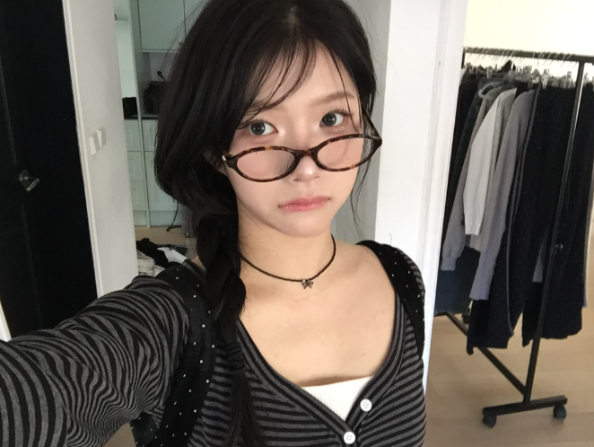 早秋預訂｜條紋扣V領長袖上衣