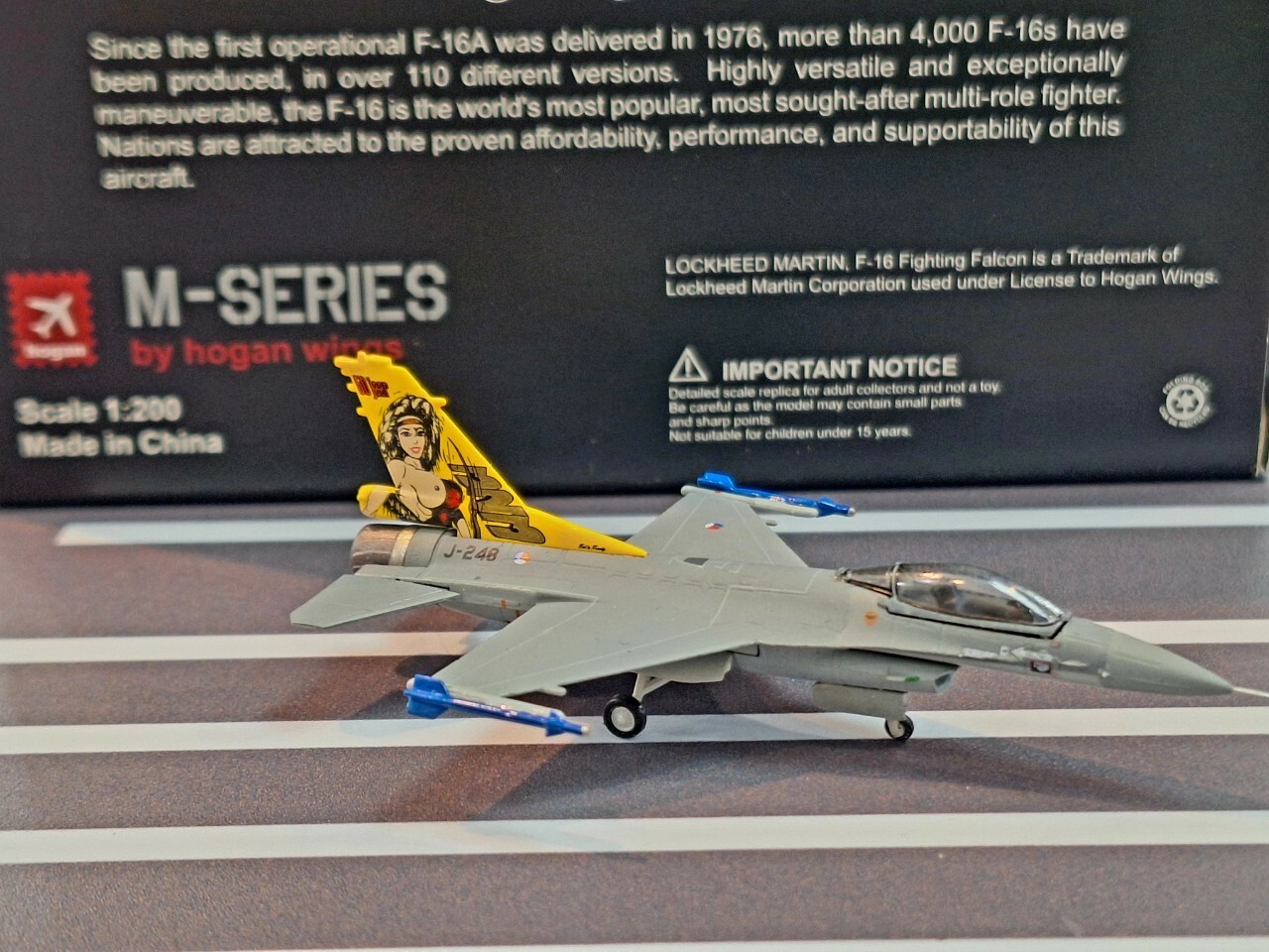 Hogan M-Series 1/200 荷蘭皇家空軍 F-16A  J-248 骯髒黛安娜 (無碼)