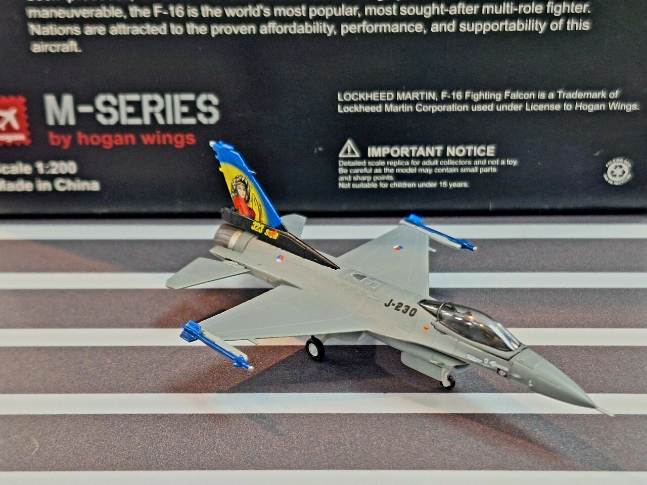 Hogan M-Series 1/200 荷蘭皇家空軍 F-16A  J-230 骯髒黛安娜 有碼
