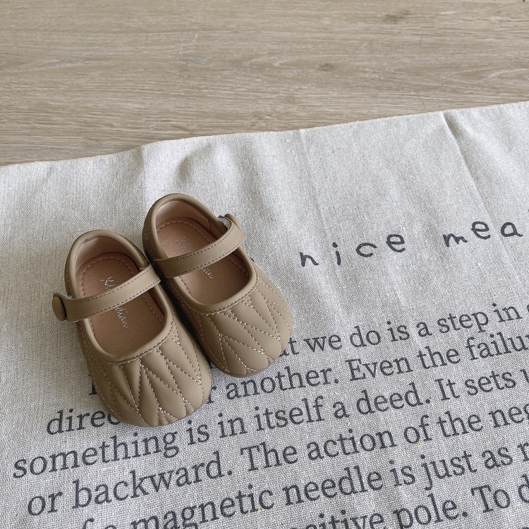 縫線素面軟底娃娃鞋