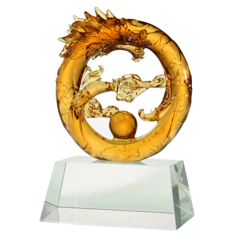 圓滿龍耀獎牌｜琉璃水晶擺飾 展現榮耀與精緻工藝