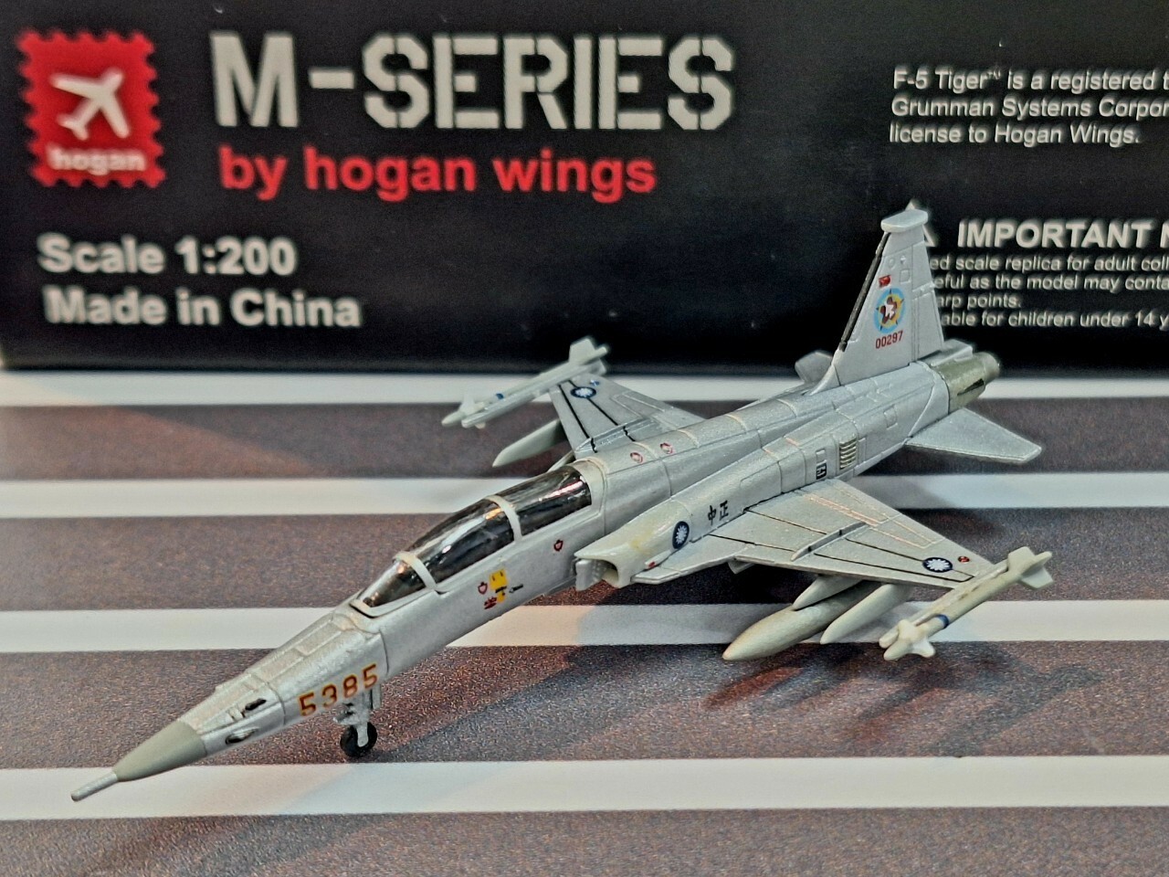 Hogan M-Series 1/200 中華民國空軍 F-5F 737聯 隊7大隊46中隊 機號5385