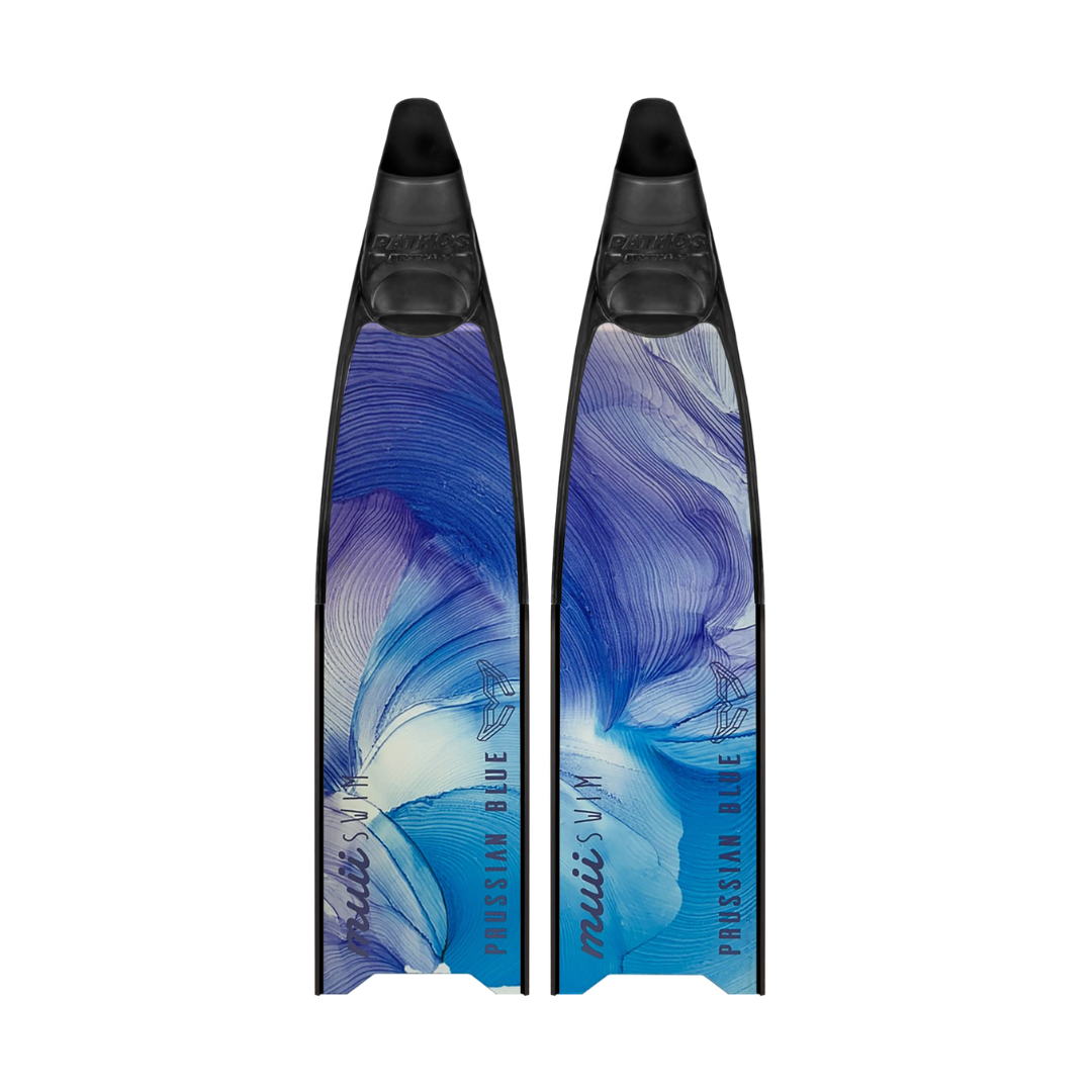 ▲2024 普魯士藍 彩繪碳纖維蛙鞋 Muiiswim 聯名款