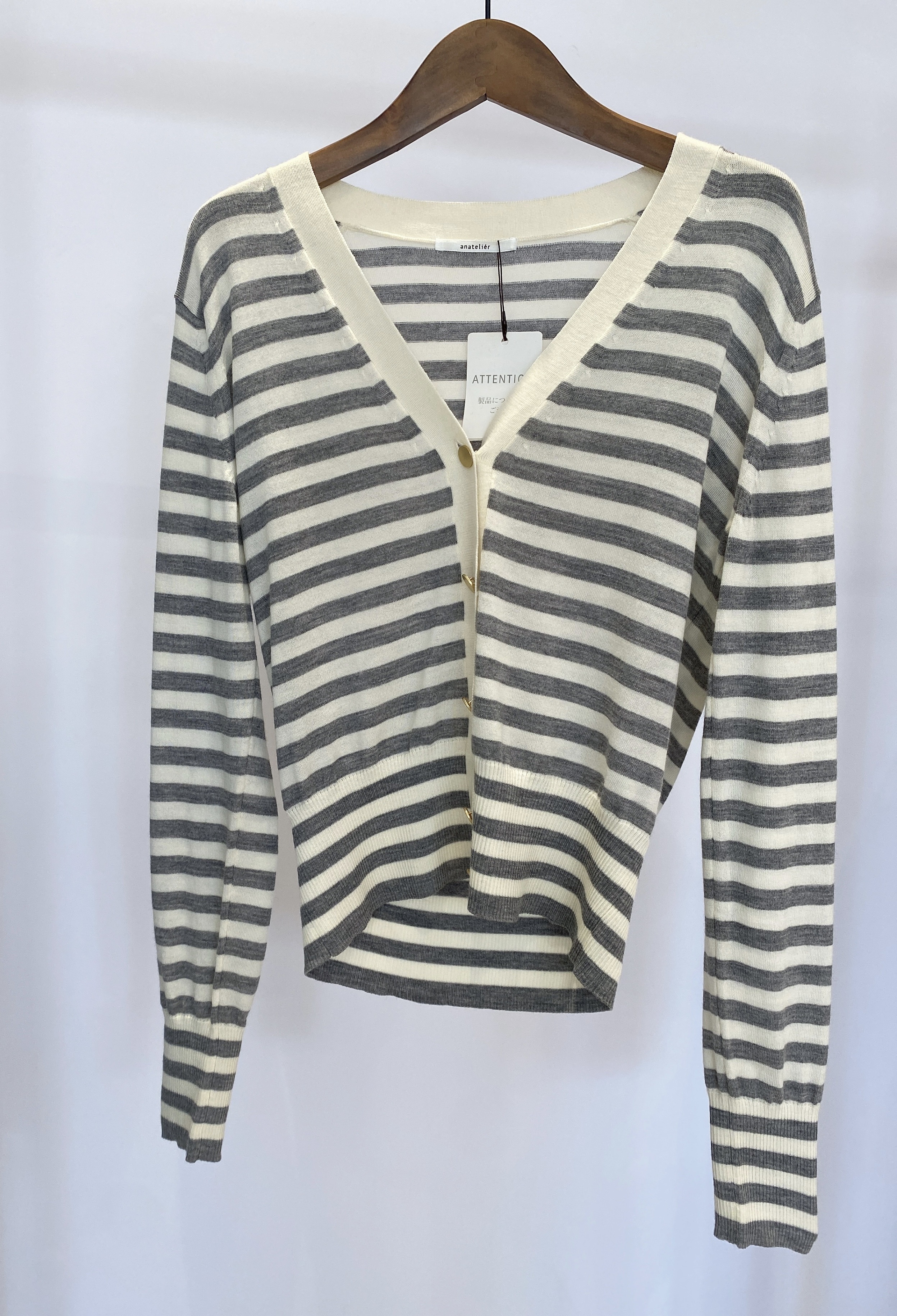 金釦橫條針織外套