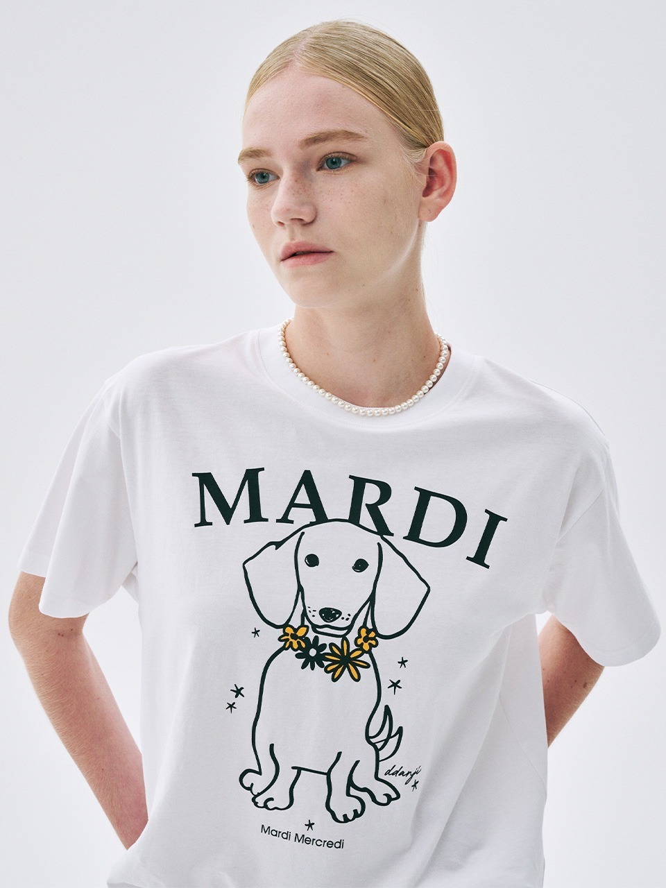 Mardi Mercredi TSHIRT SWING THE TAIL DDANJI FLOWER NECKLACE