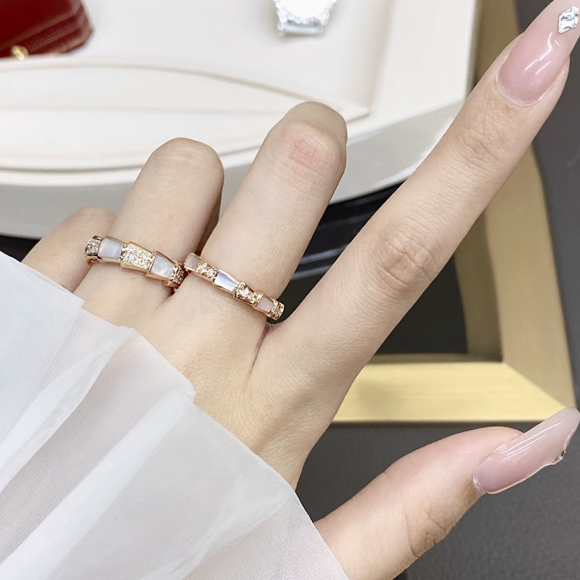 18k經典白貝間鑽蛇骨高奢定製戒