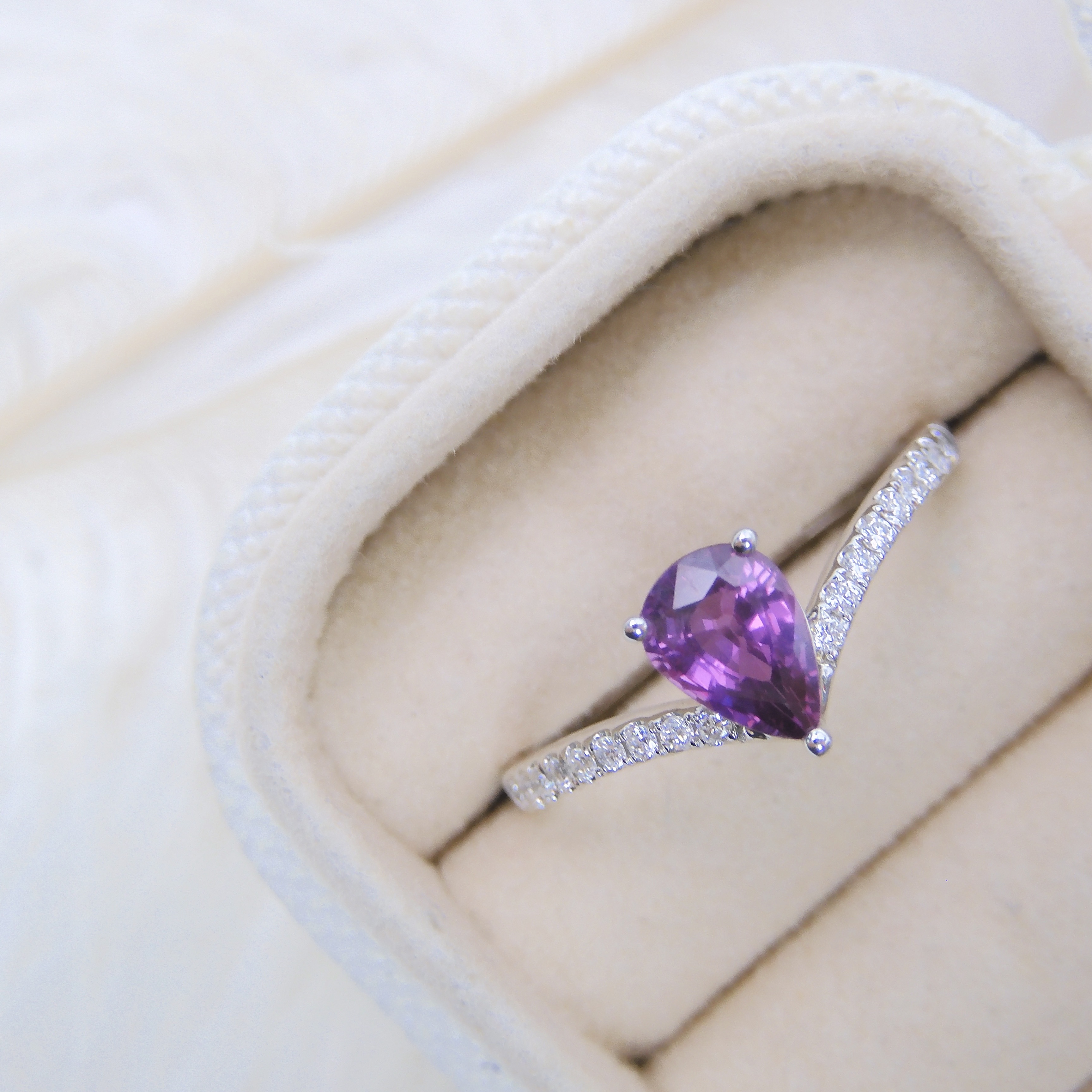 18K金 0.86ct 紫色藍寶石戒指