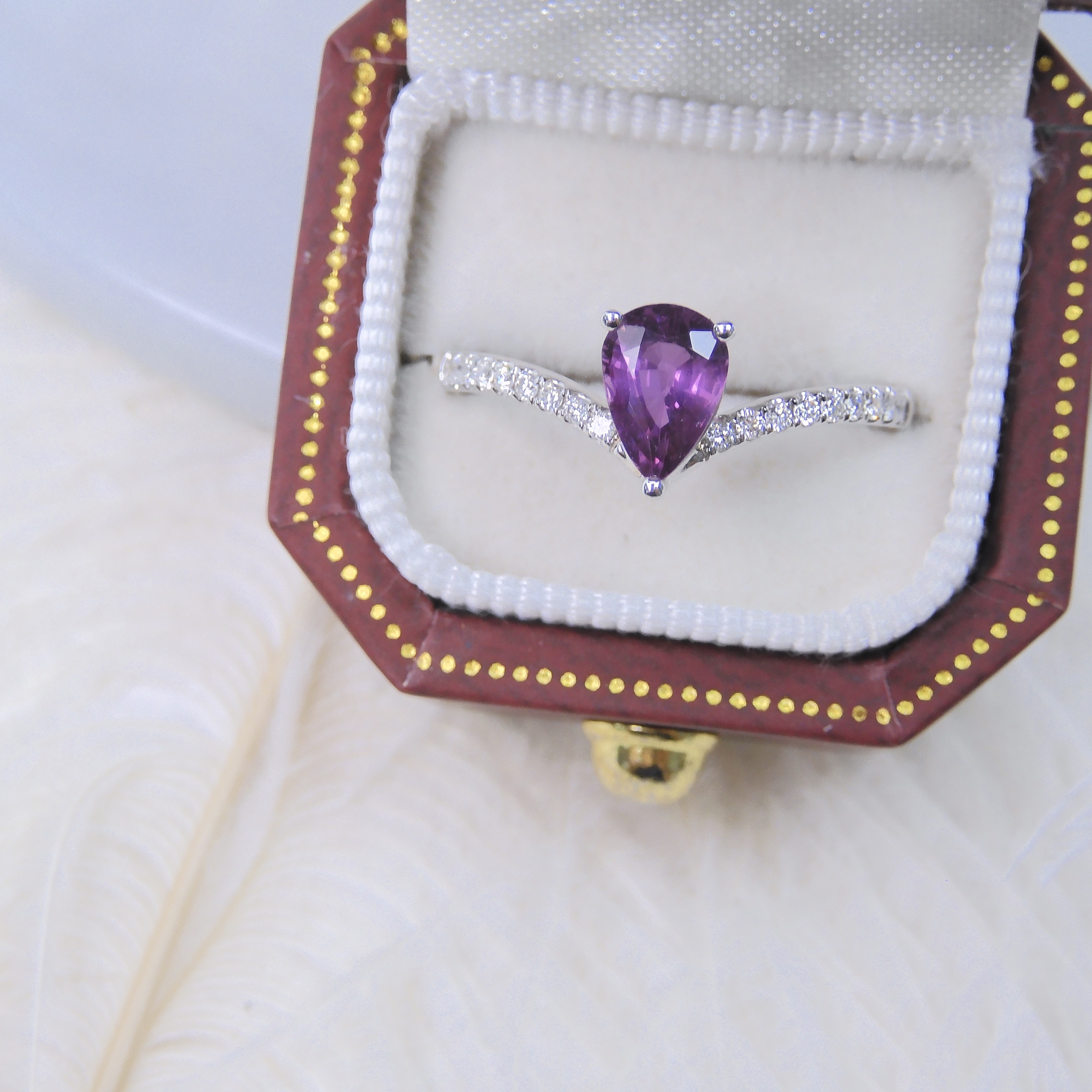 18K金 0.86ct 紫色藍寶石戒指