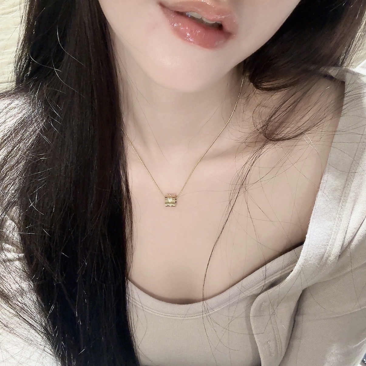 18k低奢愛心鑽小蠻腰”蛇骨鈦鋼項鍊