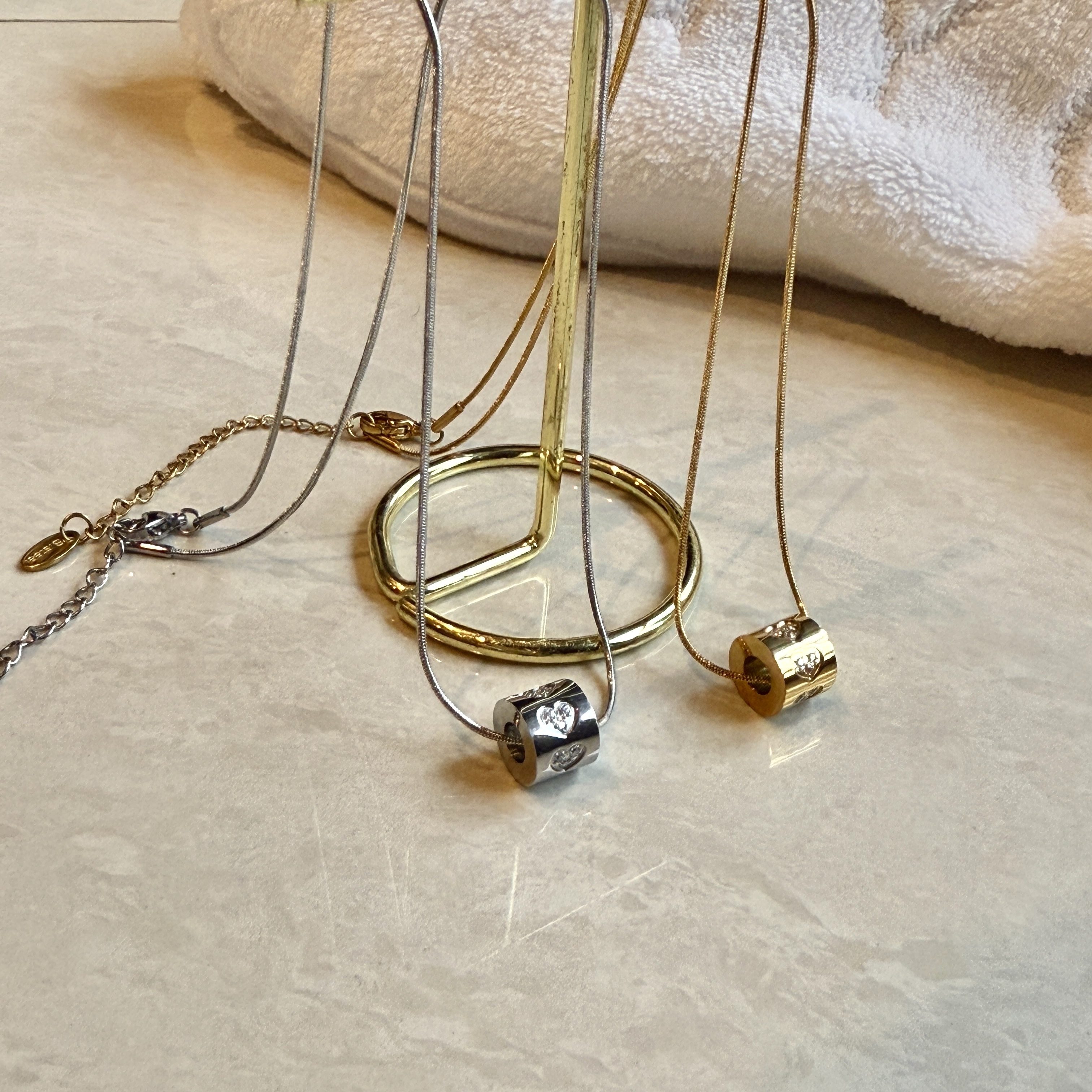 18k低奢愛心鑽小蠻腰”蛇骨鈦鋼項鍊