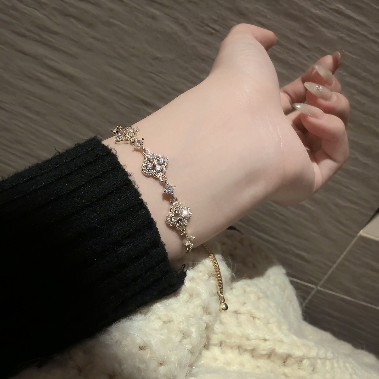 18k低奢滿鑽三花四葉草”鏤空點綴鑽抽拉手鍊