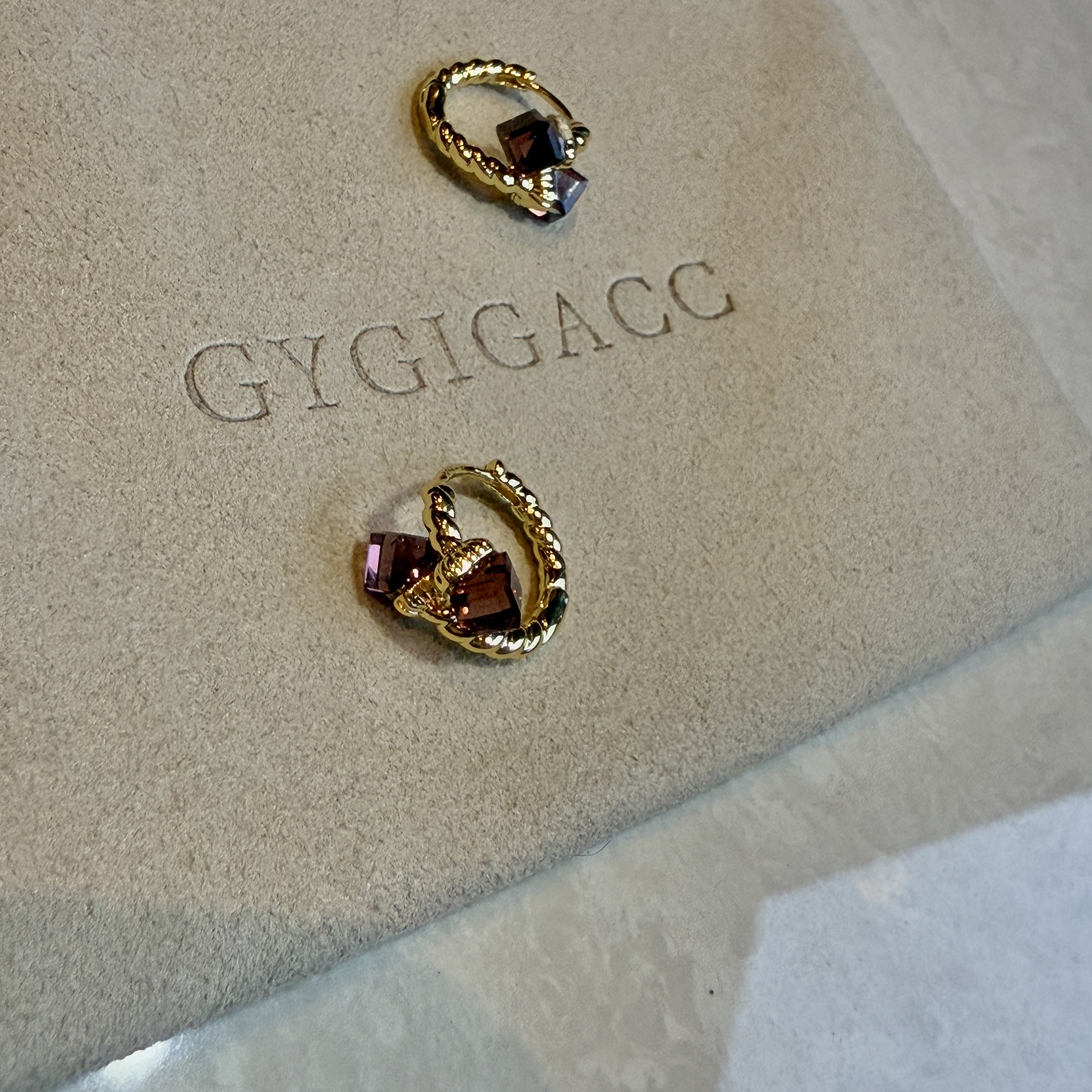 Maillard水晶咖啡金鑽扭紋耳釦釘