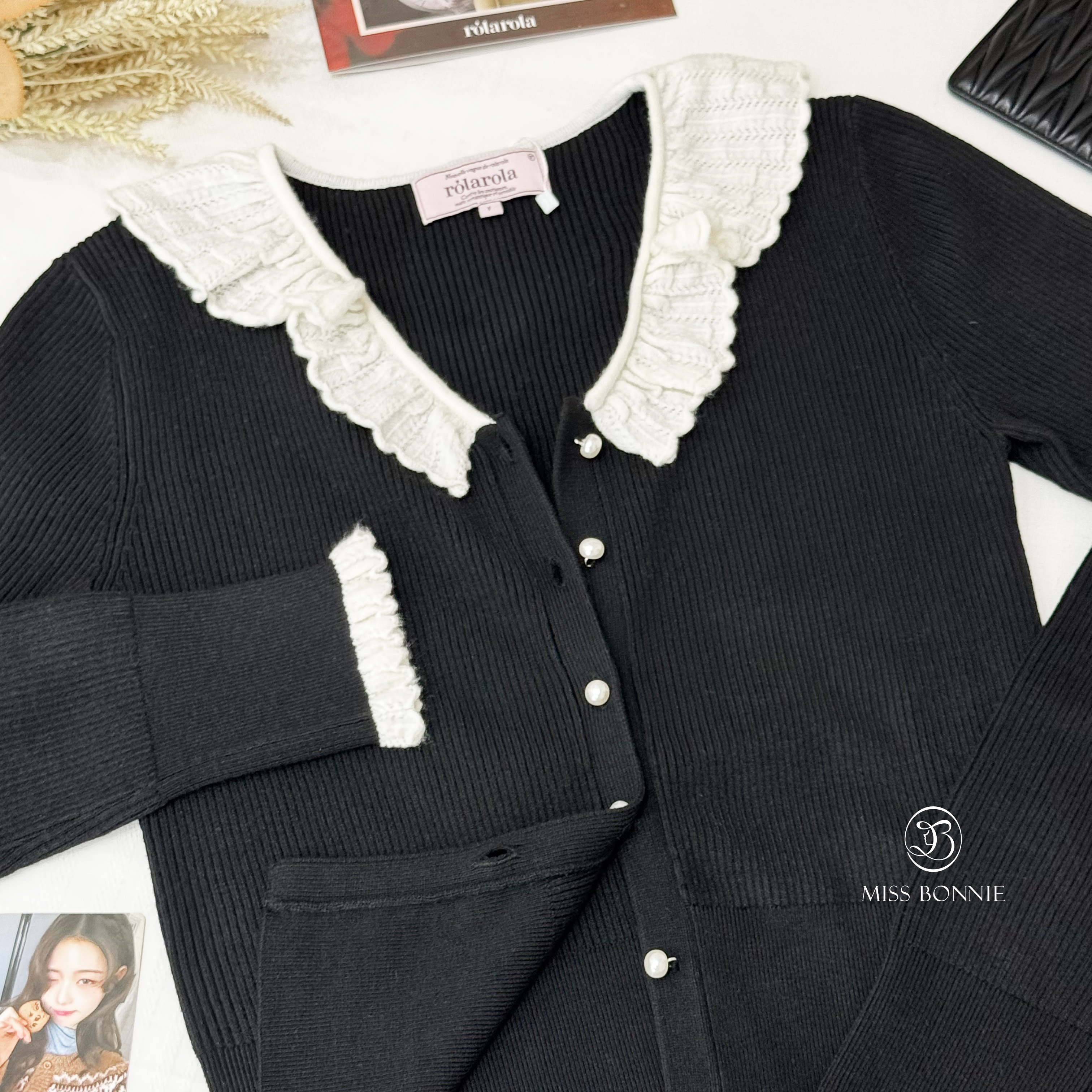 ROLAROLA荷葉領排釦針織上衣