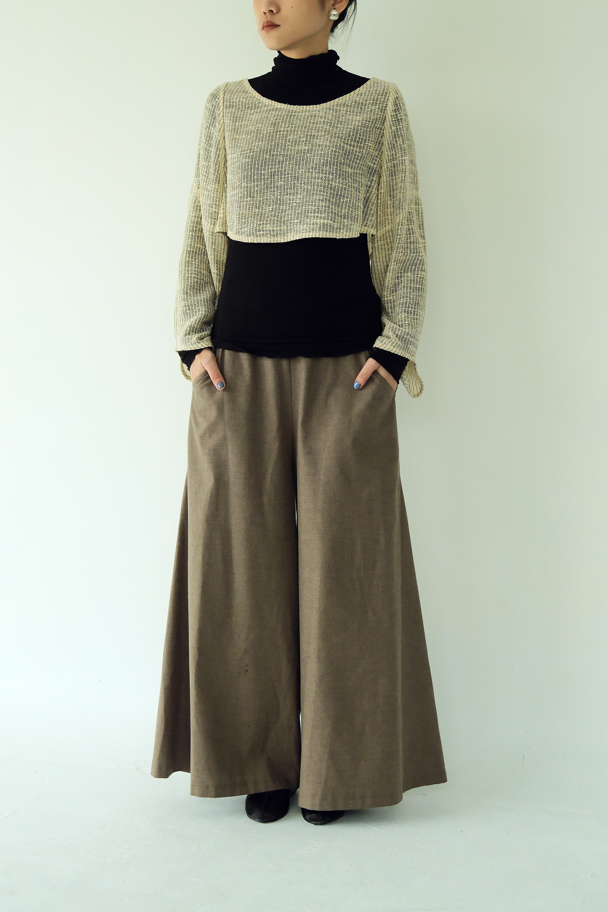 川 衣 WEAR BEING 牧服者 短板袖口弧型剪裁絲棉上衣 米褐