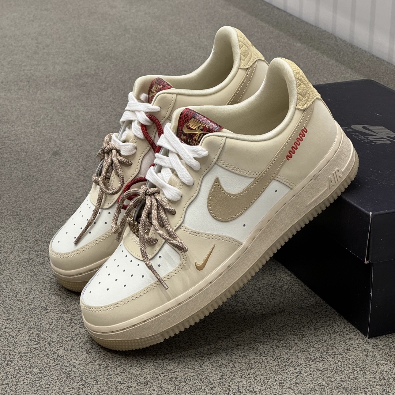 NIKE AIR FORCE 1 LOW 奶茶 蛇年限定 蛇鱗 女鞋 節慶 過年 HV5990-172