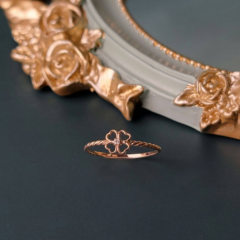 【me.luxe】K10幸運草1分鑽麻花戒