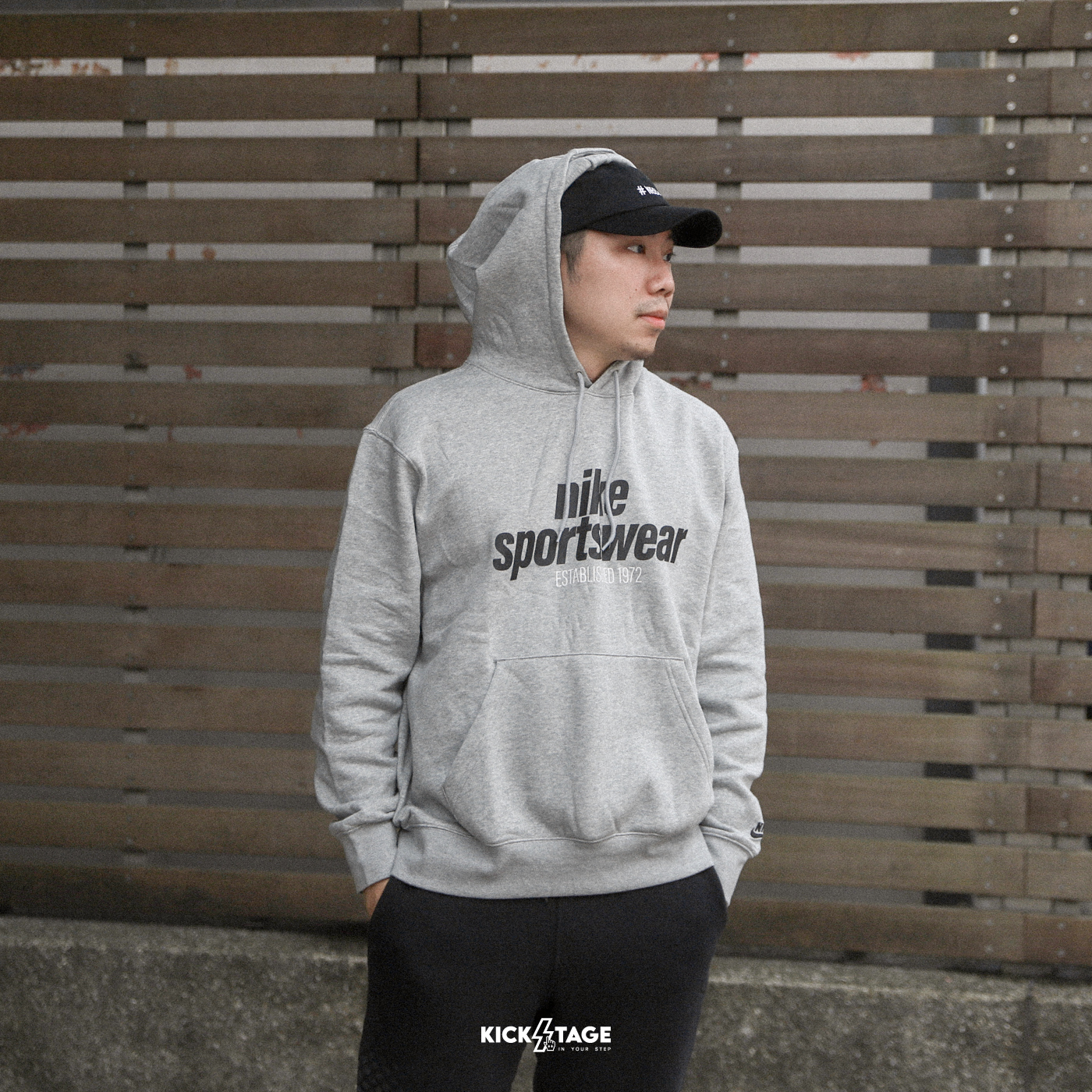 男女款 NIKE CLUB SPORTSWEAR HOODIE 灰色 刷毛 胸前標語 袖口刺繡 長袖 帽T【HJ2160】