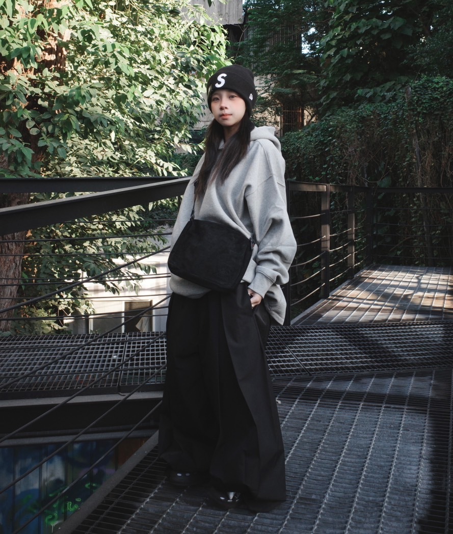 ESSENTIALS 背後毛氈字 不收邊帽踢 深灰/黑色