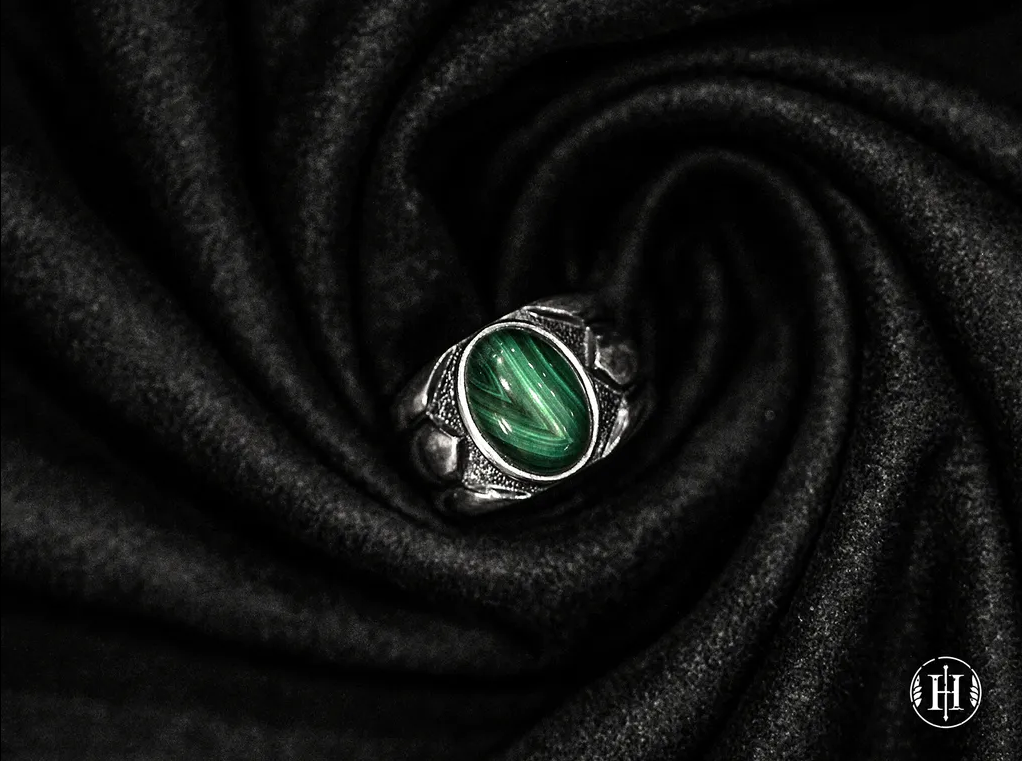 Hard Wired Phoenix (鑲坎孔雀石）