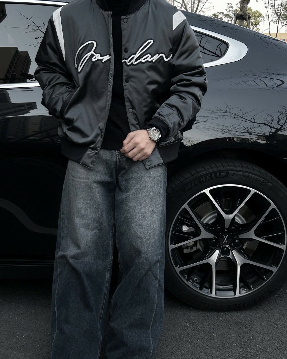 <王嘉爾同款 > Nike Jordan Logo 緞面 棒球外套 黑白 刺繡LOGO