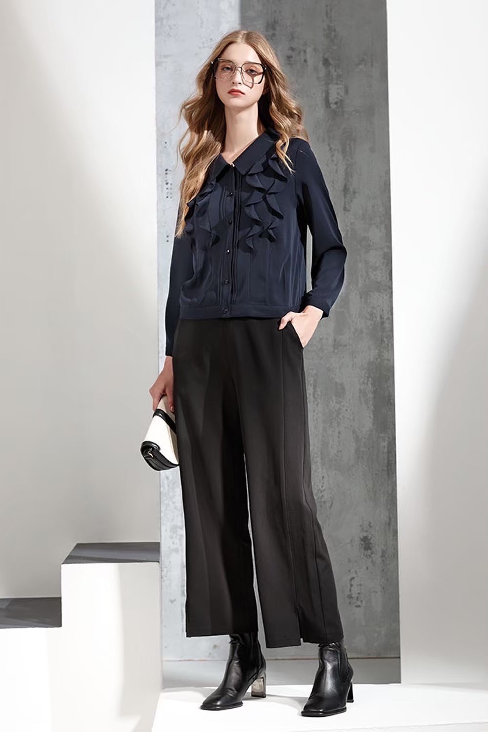 OL韓版時尚優雅氣質小圓領片荷葉造型短版修身上衣V6363