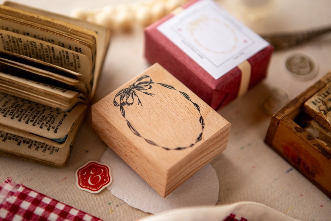 Ours - Oval Ribbon Frame Rubber Stamp